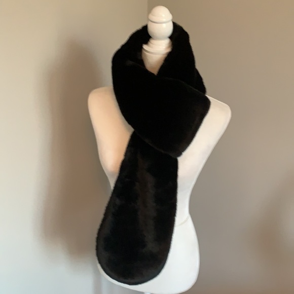 NWT Christian Siriano New York Black Plush faux fur scarf collar - Picture 3 of 7